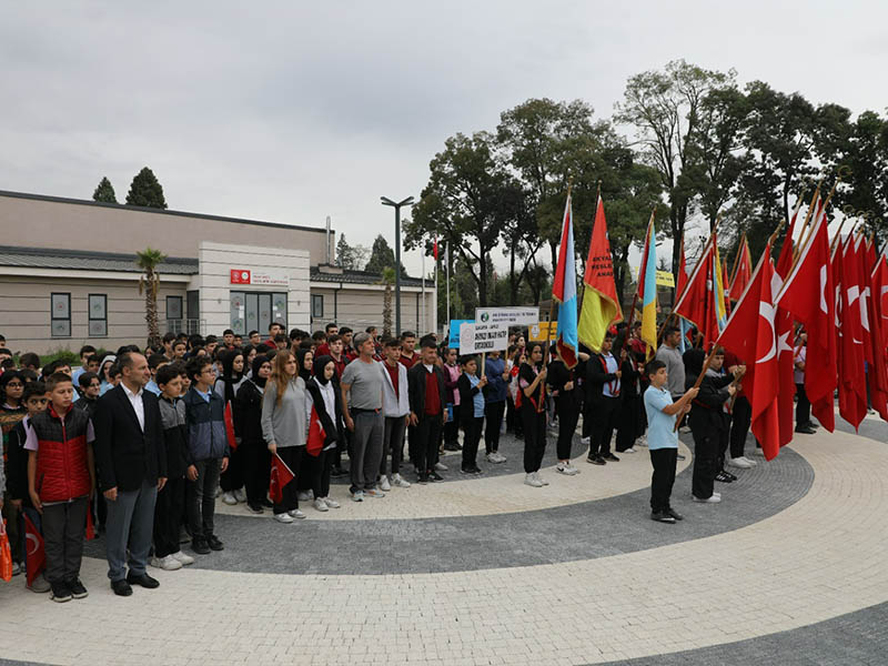 Akyazı’da coşkulu Cumhuriyet yürüyüşü 