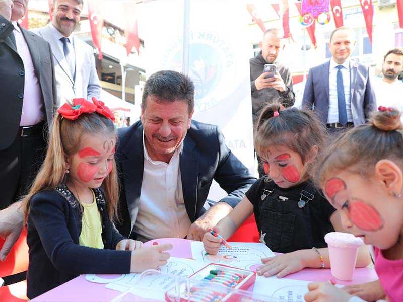 Akyazı’da minik öğrencilere özel şenlik
